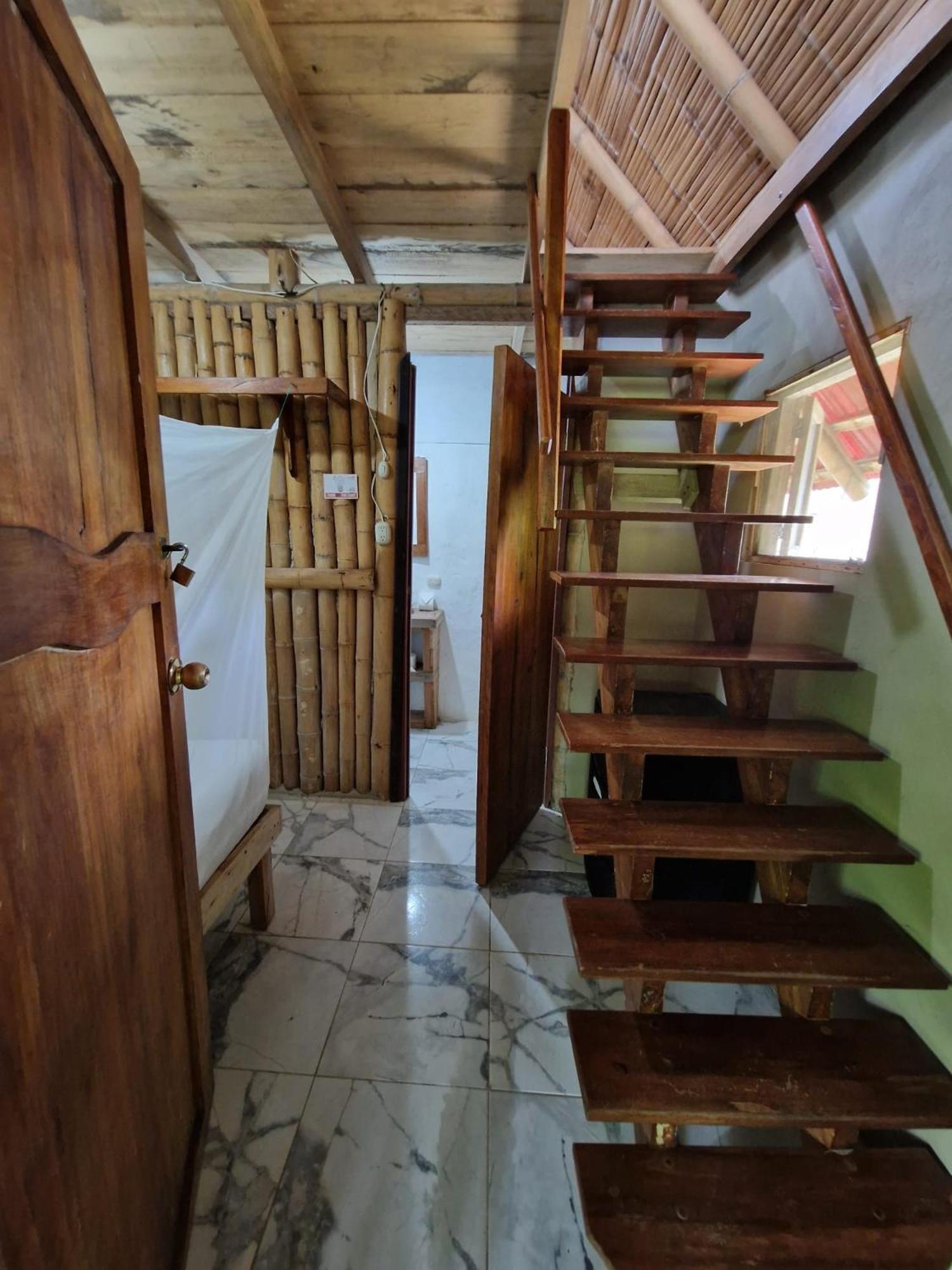 Kamala Surf & Backpacker Hostel Montañita Екстериор снимка