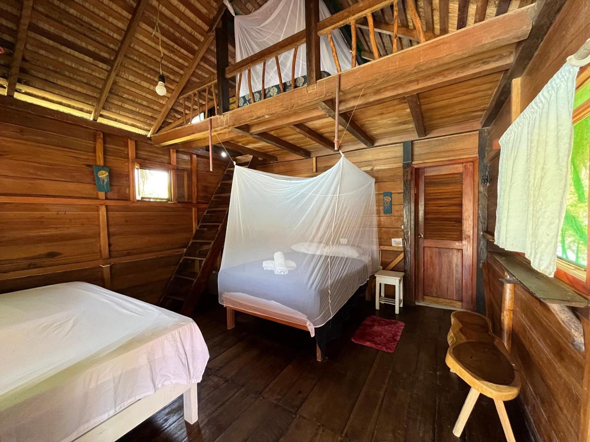 Kamala Surf & Backpacker Hostel Montañita Екстериор снимка