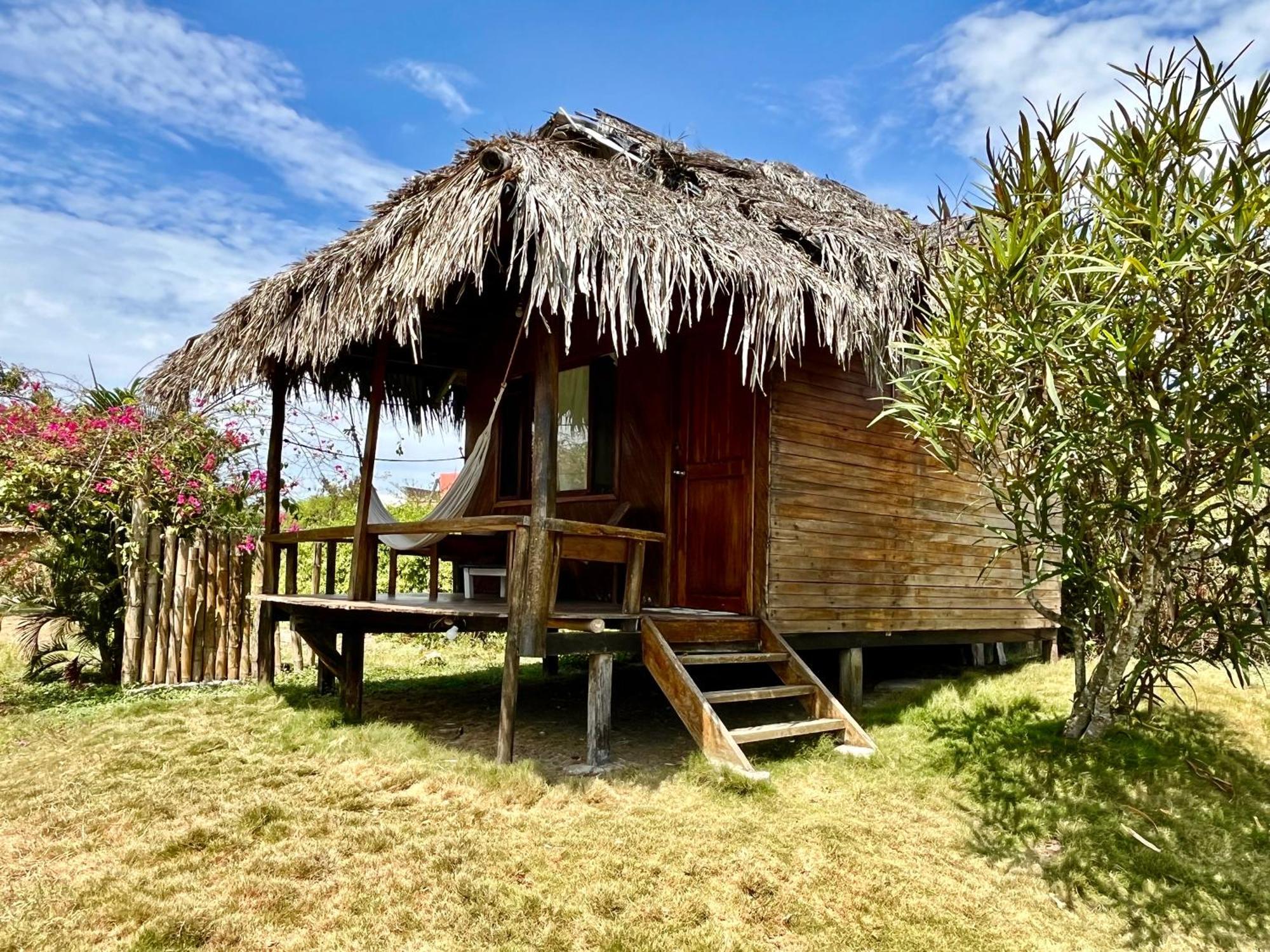 Kamala Surf & Backpacker Hostel Montañita Екстериор снимка