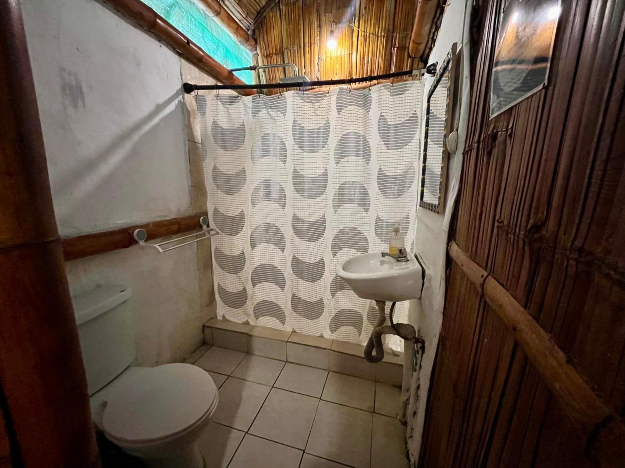 Kamala Surf & Backpacker Hostel Montañita Екстериор снимка