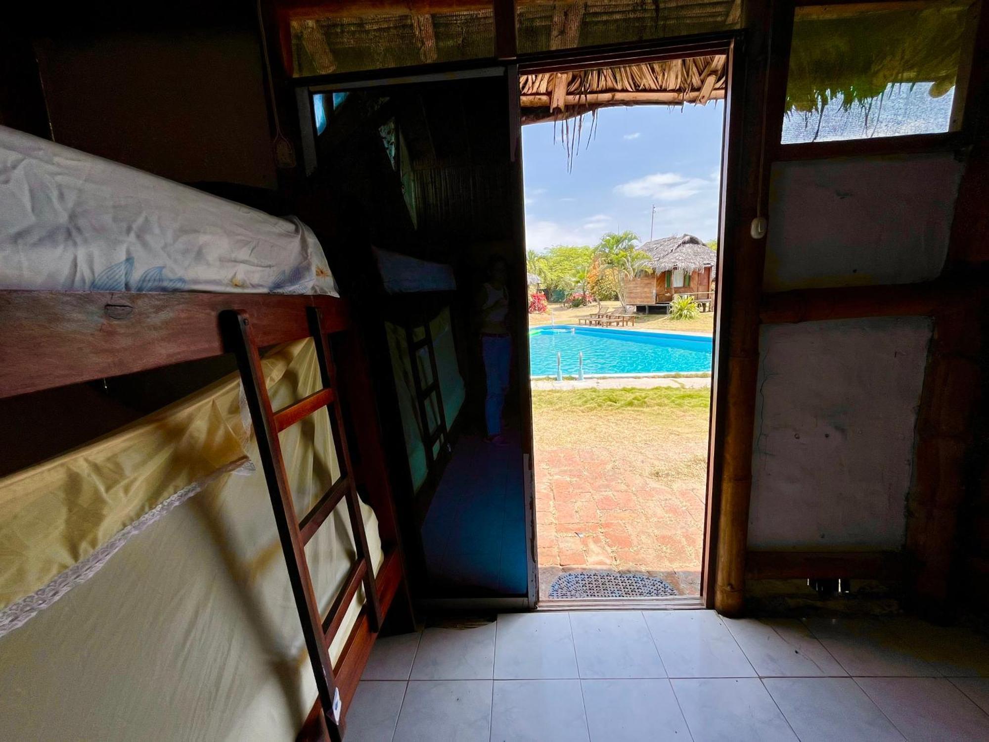 Kamala Surf & Backpacker Hostel Montañita Екстериор снимка