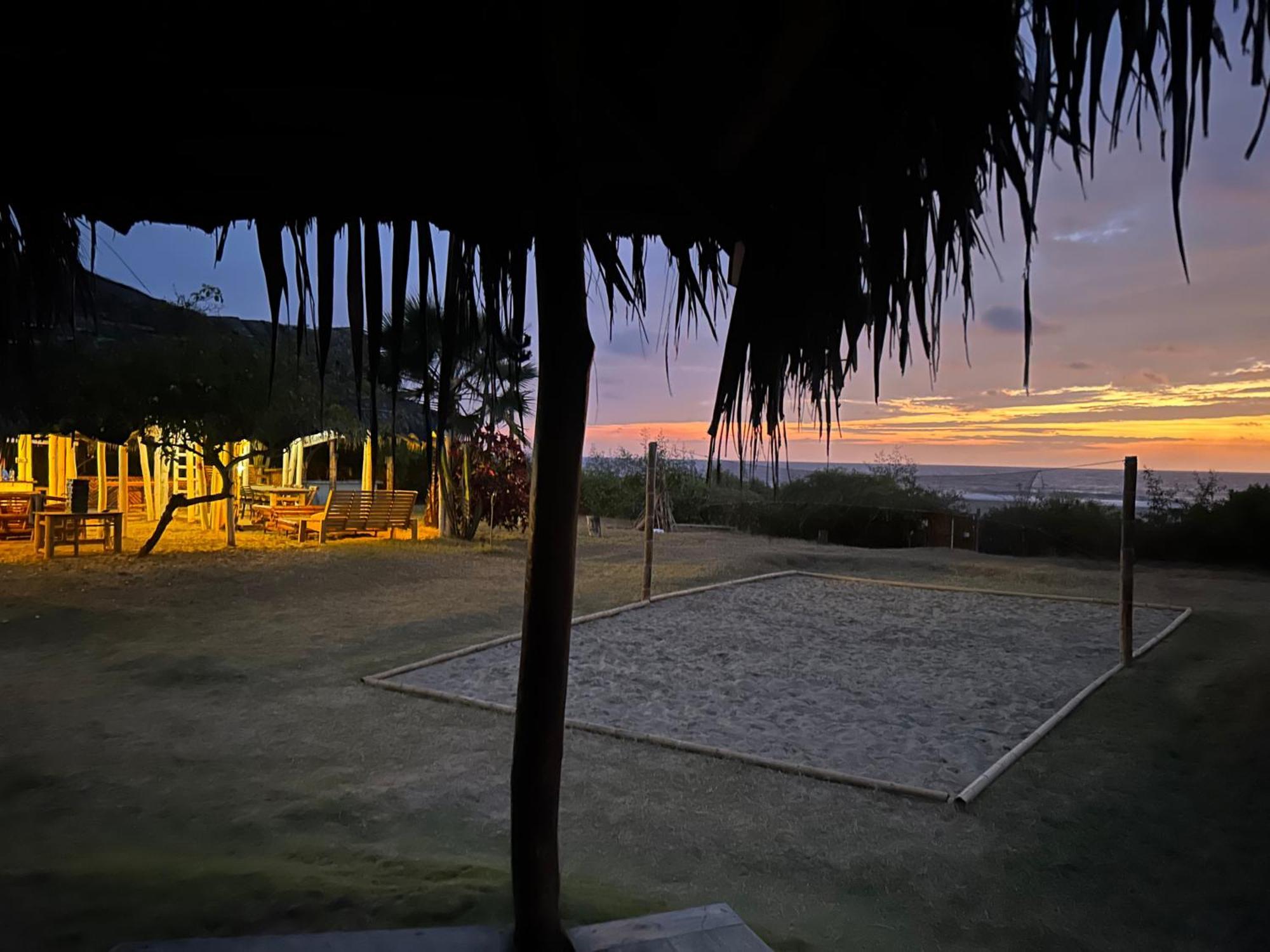 Kamala Surf & Backpacker Hostel Montañita Екстериор снимка